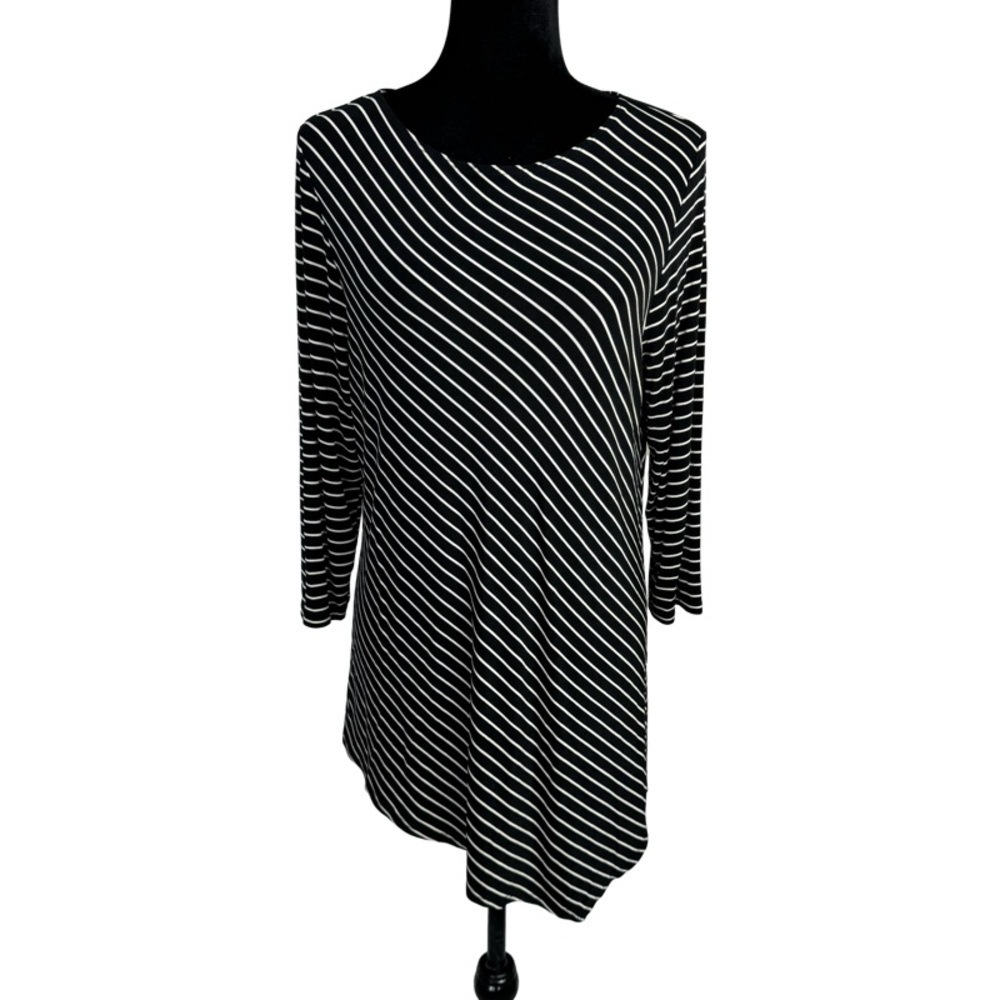 ✅ Chico’s Travelers black white stripes asymmetrical hem tunic top size 2